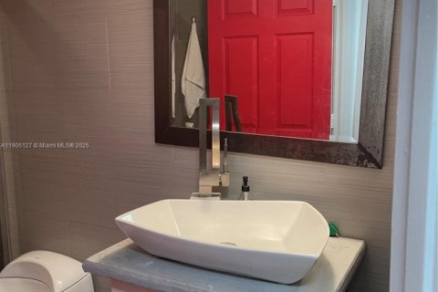 Condominio en alquiler en Miramar, Florida, 2 dormitorios, 111.95 m2 № 2013690 - foto 12