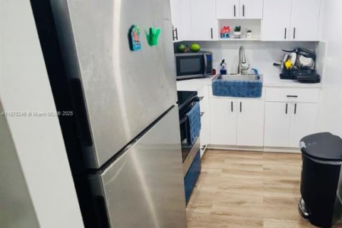 Condominio en venta en Homestead, Florida, 2 dormitorios, 79.52 m2 № 1925156 - foto 1