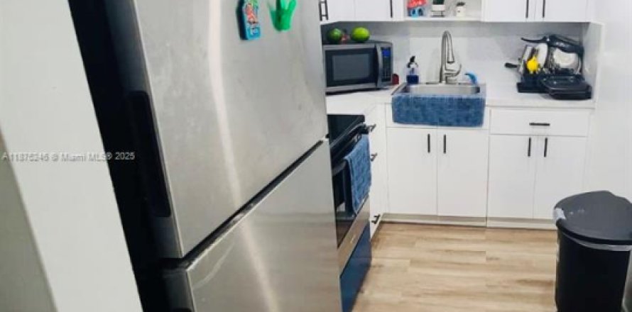 Condominio en Homestead, Florida, 2 dormitorios  № 1925156