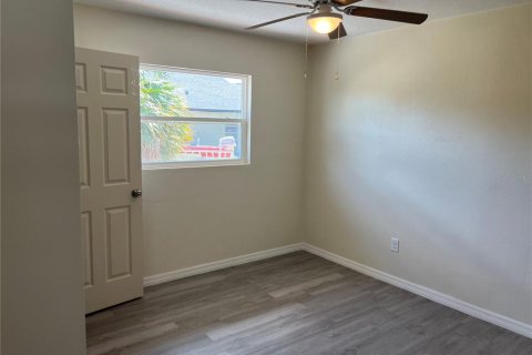 Immobilier commercial à vendre à Orlando, Floride: 4 chambres, 107.02 m2 № 1905834 - photo 6