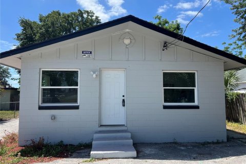 Immobilier commercial à vendre à Orlando, Floride: 4 chambres, 107.02 m2 № 1905834 - photo 1