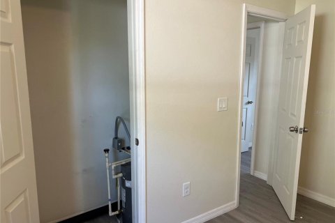 Immobilier commercial à vendre à Orlando, Floride: 4 chambres, 107.02 m2 № 1905834 - photo 9