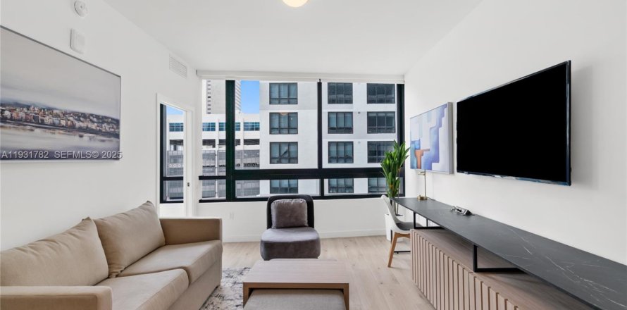 Кондоминиум с 2 спальнями в Майами, Флорида № 1992520