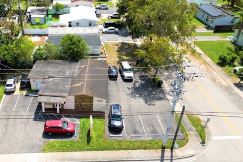 Immobilier commercial à vendre à Hollywood, Floride № 1961400 - photo 1