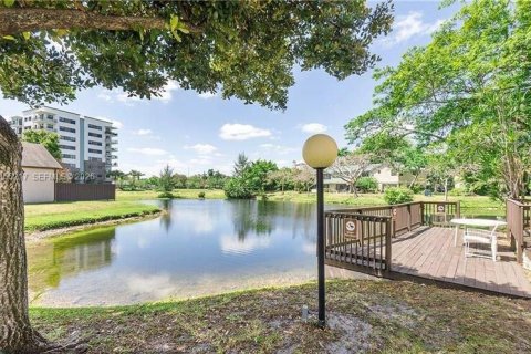 Copropriété à vendre à Plantation, Floride: 3 chambres, 163.14 m2 № 2171427 - photo 5