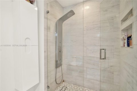 Купить кондоминиум в Майами, Флорида 2 комнаты, 190.26м2, № 2025409 - фото 12