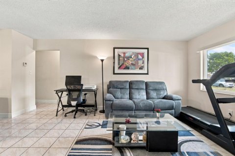 Villa ou maison à vendre à Tamarac, Floride: 2 chambres, 126.9 m2 № 2433905 - photo 19