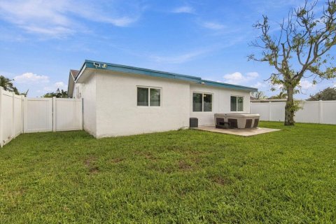 Villa ou maison à vendre à Tamarac, Floride: 2 chambres, 126.9 m2 № 2433905 - photo 22
