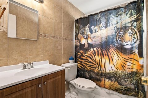 Villa ou maison à vendre à Tamarac, Floride: 2 chambres, 126.9 m2 № 2433905 - photo 8