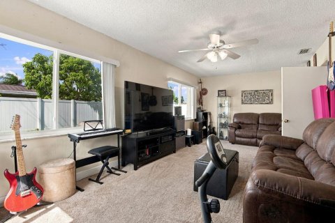 Villa ou maison à vendre à Tamarac, Floride: 2 chambres, 126.9 m2 № 2433905 - photo 27