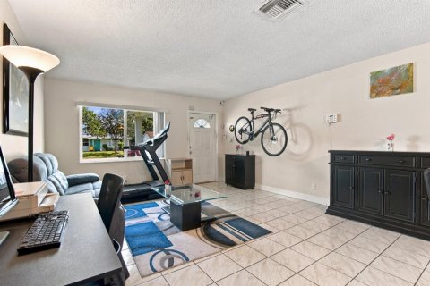 Villa ou maison à vendre à Tamarac, Floride: 2 chambres, 126.9 m2 № 2433905 - photo 16