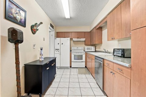 Villa ou maison à vendre à Tamarac, Floride: 2 chambres, 126.9 m2 № 2433905 - photo 12