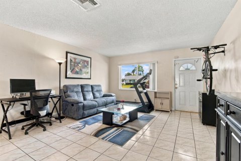 Villa ou maison à vendre à Tamarac, Floride: 2 chambres, 126.9 m2 № 2433905 - photo 18