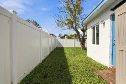 Villa ou maison à vendre à Tamarac, Floride: 2 chambres, 126.9 m2 № 2433905 - photo 23