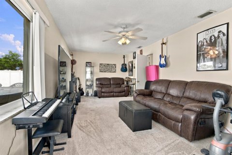 Villa ou maison à vendre à Tamarac, Floride: 2 chambres, 126.9 m2 № 2433905 - photo 10