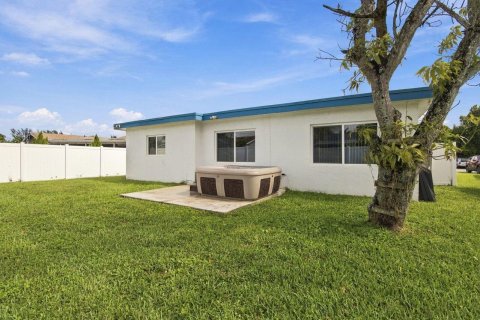 Villa ou maison à vendre à Tamarac, Floride: 2 chambres, 126.9 m2 № 2433905 - photo 21