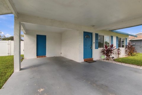 Villa ou maison à vendre à Tamarac, Floride: 2 chambres, 126.9 m2 № 2433905 - photo 2