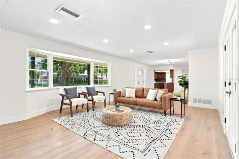 House in Ormond Beach, Florida 4 bedrooms, 205.04 sq.m. № 2210102 - photo 7