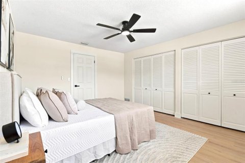House in Ormond Beach, Florida 4 bedrooms, 205.04 sq.m. № 2210102 - photo 19