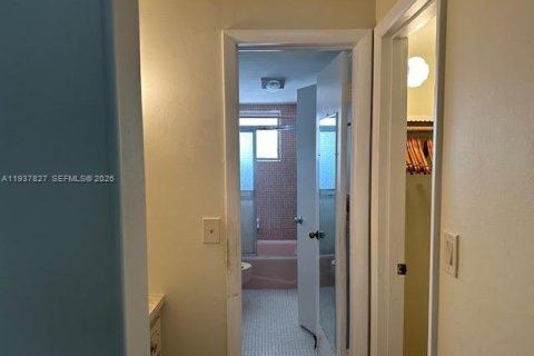 Condo in Aventura, Florida, 1 bedroom  № 2003576 - photo 20