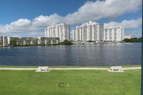 Condo in Aventura, Florida, 1 bedroom  № 2003576 - photo 4
