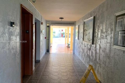 Condo in Aventura, Florida, 1 bedroom  № 2003576 - photo 12