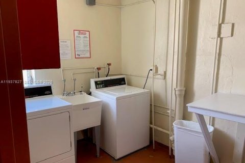 Condo in Aventura, Florida, 1 bedroom  № 2003576 - photo 16