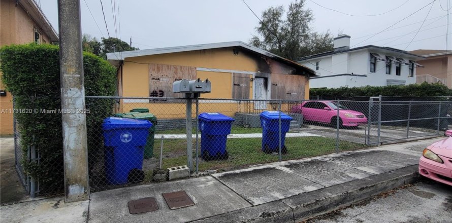 Immobilier commercial à Miami, Floride 215.53 m2 № 1934101