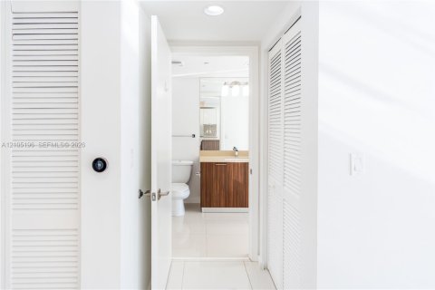 Купить кондоминиум в Дорал, Флорида 2 спальни, 88.26м2, № 2412986 - фото 18