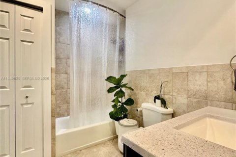 Снять в аренду виллу или дом в Майами, Флорида 3 спальни, 146.97м2, № 2005238 - фото 17