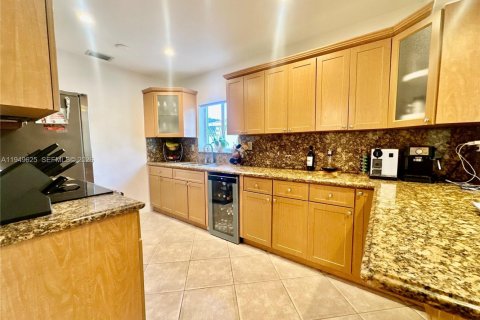 Снять в аренду виллу или дом в Майами, Флорида 3 спальни, 146.97м2, № 2005238 - фото 10