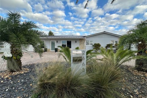 Дом в Майами, Флорида 3 спальни, 146.97м2 № 2005238