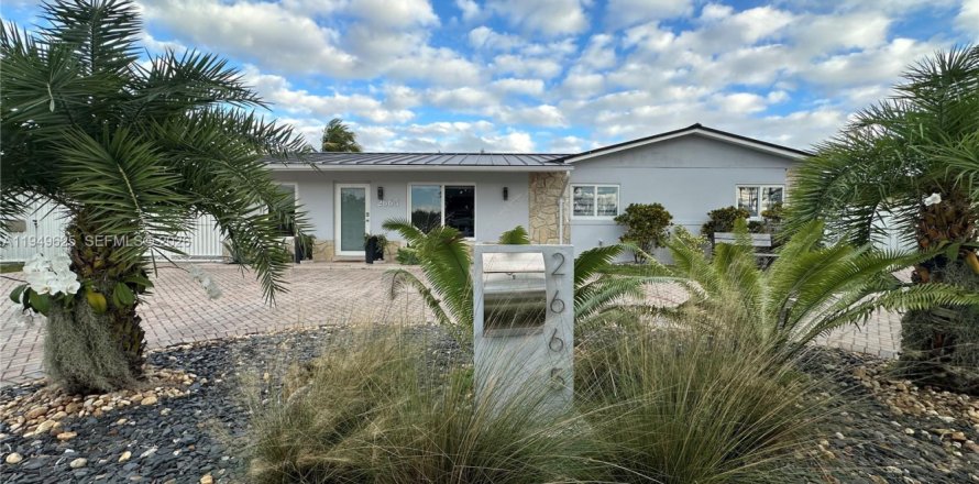 Дом в Майами, Флорида 3 спальни, 146.97м2 № 2005238