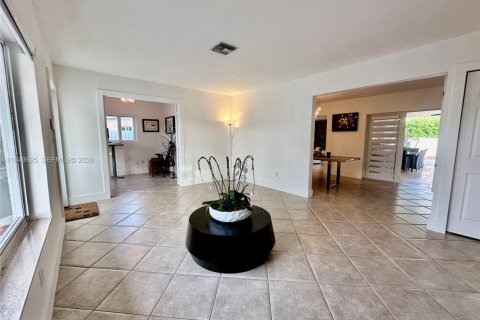 Снять в аренду виллу или дом в Майами, Флорида 3 спальни, 146.97м2, № 2005238 - фото 2