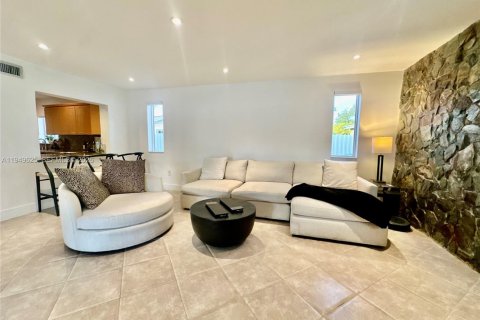 Снять в аренду виллу или дом в Майами, Флорида 3 спальни, 146.97м2, № 2005238 - фото 6