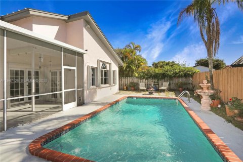 House in Miami, Florida 4 bedrooms, 198.44 sq.m. № 2005347 - photo 20