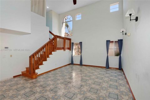 House in Miami, Florida 4 bedrooms, 198.44 sq.m. № 2005347 - photo 4