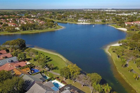 House in Miami, Florida 4 bedrooms, 198.44 sq.m. № 2005347 - photo 28