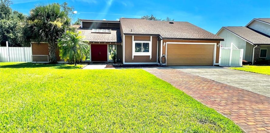 Casa en Apopka, Florida 3 dormitorios, 185.9 m2 № 1842131