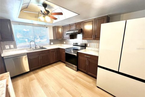 Casa en venta en Apopka, Florida, 3 dormitorios, 185.9 m2 № 1842131 - foto 14