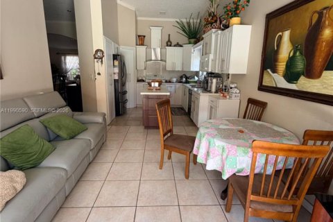 Casa en venta en Miami, Florida, 4 dormitorios № 2057912 - foto 5