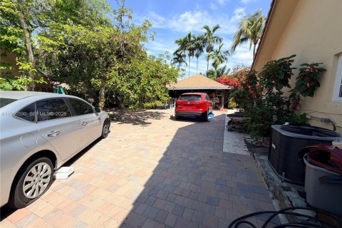 Casa en venta en Miami, Florida, 4 dormitorios № 2057912 - foto 3