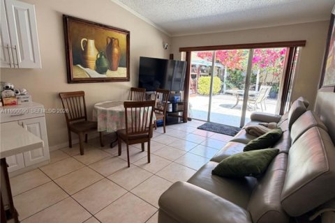 Casa en venta en Miami, Florida, 4 dormitorios № 2057912 - foto 7