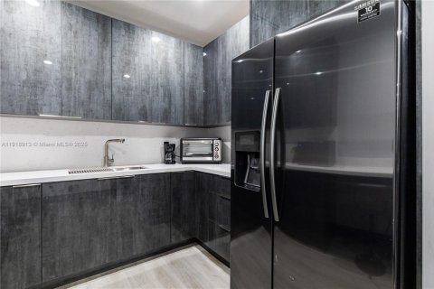 Propiedad comercial en venta en Doral, Florida № 1973296 - foto 17