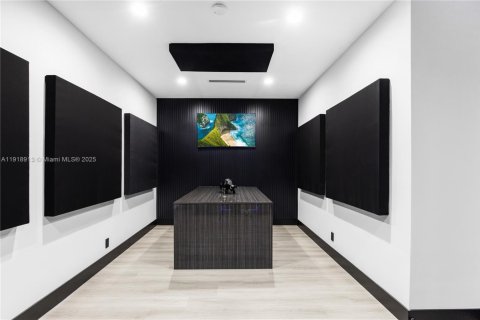 Propiedad comercial en venta en Doral, Florida № 1973296 - foto 7