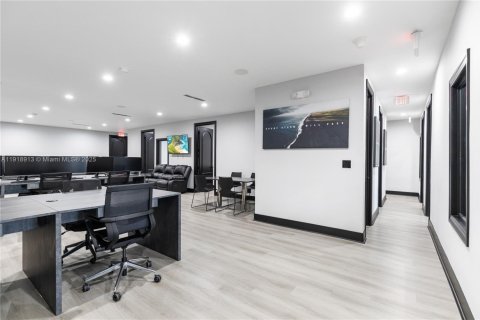Propiedad comercial en venta en Doral, Florida № 1973296 - foto 30