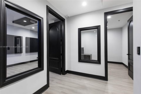 Propiedad comercial en venta en Doral, Florida № 1973296 - foto 21