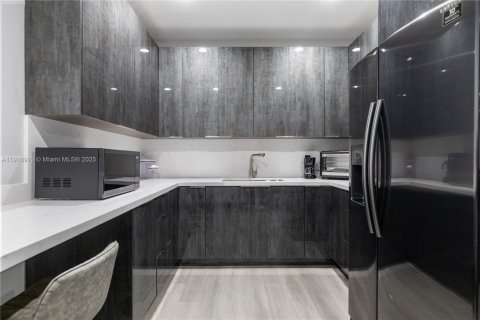 Propiedad comercial en venta en Doral, Florida № 1973296 - foto 16