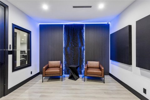 Propiedad comercial en venta en Doral, Florida № 1973296 - foto 5