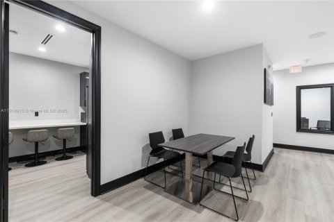 Propiedad comercial en venta en Doral, Florida № 1973296 - foto 18